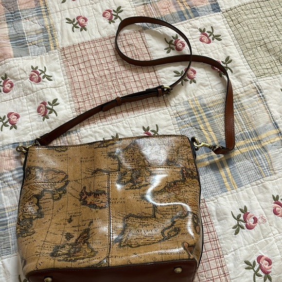 Patricia Nash European Map 13” x 10” x 5”leather adjustable strap crossbody bag - Picture 3 of 13